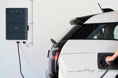 Comment installer et utiliser le chargeur de voiture? À quoi dois-je faire attention?